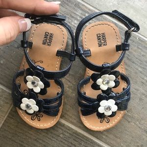 Harper Canyon flower sandals 🌸